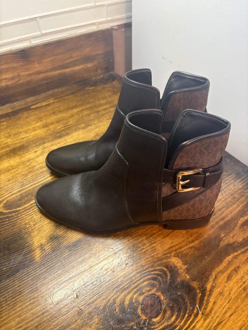 MICHAEL Michael Kors Black Ankle Boots Size 6.5